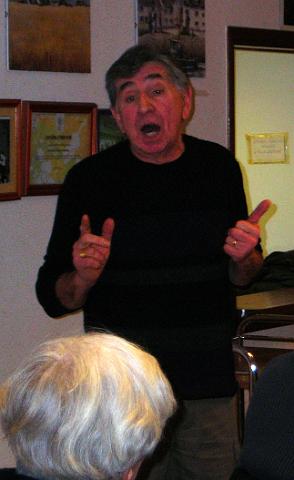 2010-01-21 29 Auguste pousse la chansonnette.JPG